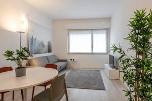 CityLife 6 - Bright Two Bedroom Apt - B Home