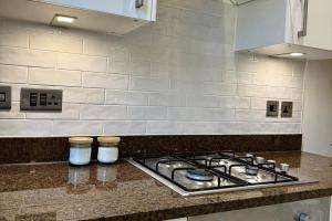 2-Bed Apartment - Sleeps 4 Balcony Pets Ok