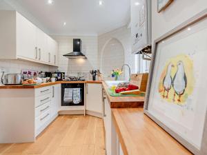 Clareston Cove - a lovely 3 bed cottage with sauna in Tenby town centre