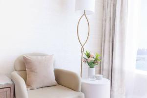 Sky-High Elegant Suite at Palm Tower