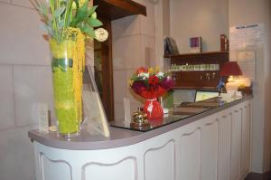 Hotels Logis Le Bretagne : photos des chambres