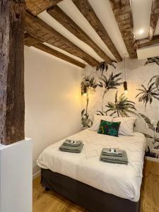 Elevator - Bright 1BR in the heart of hip Paris, Montorgueil