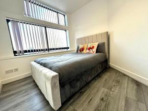 2 Bedroom, 2 Bath, Very Popular City Centre Apartment