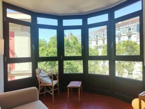 Gorgeous views over La Rambla. Very bright R.A.