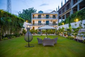 Versace Farms 5-BHK Farmhouse With Private Pool, Gazebo & Lush Garden