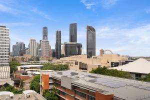 Cultural Charm - 2BR Apartment in South Brisbane 20804