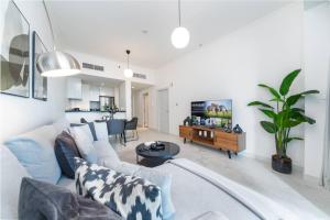 High-Floor Elegance | 1-Bedroom with Marina Views