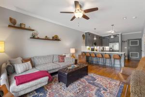 Only 4 Miles to Broadway with Free Parking and TVs in Bedrooms