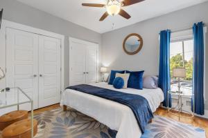 Only 4 Miles to Broadway with Free Parking and TVs in Bedrooms