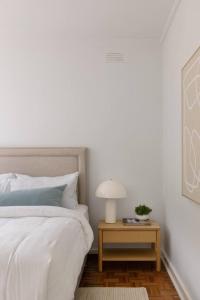 Stylish South Yarra Apartment Near Botanic Gardens