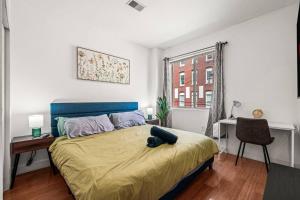 New Modern Apt in Chinatown Parking Available