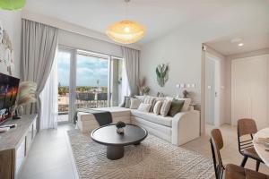 Boho Comfort - 1BR with Gym, Pool, Tennis, Yoga and Dubai Mall access