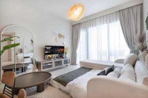 Boho Comfort - 1BR with Gym, Pool, Tennis, Yoga and Dubai Mall access