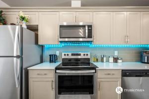 Cornerstone 3BR Home near Calgary Airport – King Ensuite, Central AC, Parking for 2