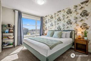 Cornerstone 3BR Home near Calgary Airport – King Ensuite, Central AC, Parking for 2