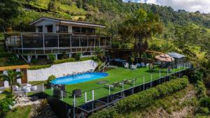 Glamping Renacer Vistas Turrialba, Paris