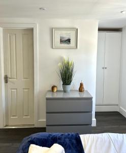 Queens Place - 3 Bedroom Apartment