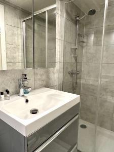 Queens Place - 3 Bedroom Apartment