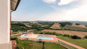 Villa Belsole dell 800 con piscina riscaldata 1 aprile al 30 settembre e colonnina elettrica per auto