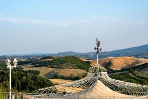 Villa Belsole dell 800 con piscina riscaldata 1 aprile al 30 settembre e colonnina elettrica per auto