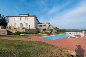 Villa Belsole dell 800 con piscina riscaldata 1 aprile al 30 settembre e colonnina elettrica per auto