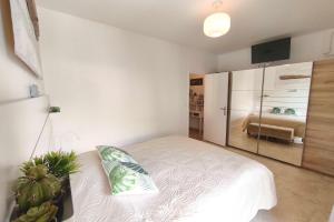 Apartment with balcony - sea view