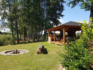 Domek Wypoczynkowy Zacisze w Makosiejach z dostępem do rzeki, z balią i jacuzzi