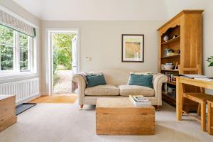 Cosy Country Cottage