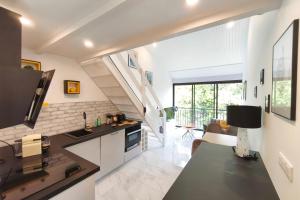 Studio with balcony - sea view