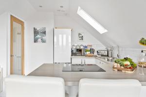 Swanston Lodge - Elevated Coastal Living with Panoramic Views