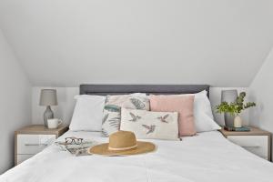 Swanston Lodge - Elevated Coastal Living with Panoramic Views