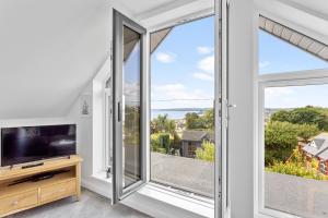 Swanston Lodge - Elevated Coastal Living with Panoramic Views