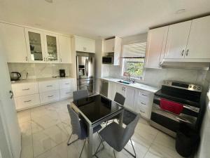 Charming Home Park View Family-Ready
