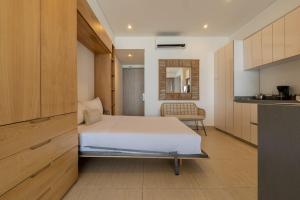 Suite con 2 camas, vista al mar y piscina CB1223