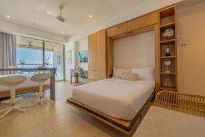 Suite con 2 camas, vista al mar y piscina CB1223