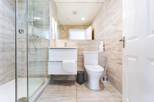 Charming 2 Bed 2 Bathroom, Sleep 6, Park View, Walk to Borough Market, Elephant & Castle, Tower Bridge