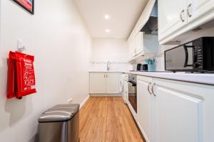 Charming 2 Bed 2 Bathroom, Sleep 6, Park View, Walk to Borough Market, Elephant & Castle, Tower Bridge