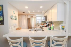 Ocean Village Club Condo R25