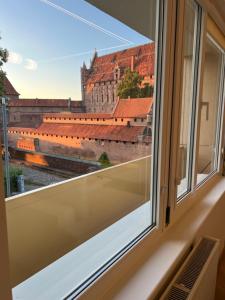 10 METRÓW OD ZAMKU Malbork