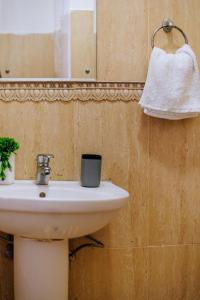 Private 3 BR Sea Breeze Apt - Pool, Walk to the beach, Gen set