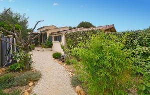 Gorgeous Home In Rochefort Du Gard