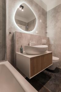 Latova Chic NEW Luxury Apartments - Prime location