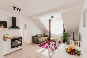 Latova Chic NEW Luxury Apartments - Prime location