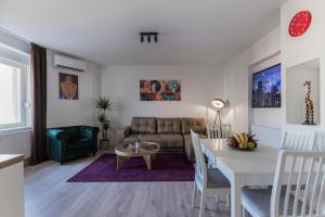 Latova Chic NEW Luxury Apartments - Prime location