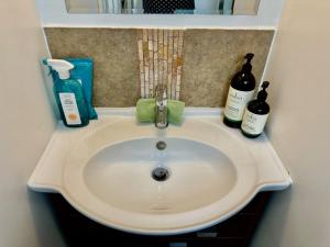 Spacious 2bed 2bath Earlsfield - Wimbledon Friendly