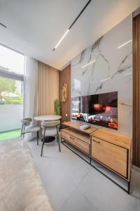Amazing Studio With Balcony in Riff, Aljada