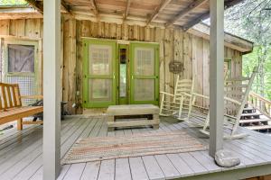 Cozy Log Living: 2BD Nantahala Escape w trails