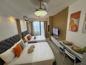 Shore 2 Residences RM 19106 Pool View by Prime Stay MOA