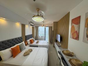 Shore 2 Residences RM 19106 Pool View by Prime Stay MOA