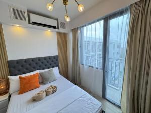 Shore 2 Residences RM 19106 Pool View by Prime Stay MOA